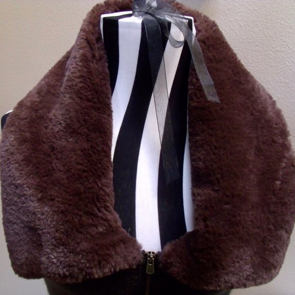 GAP GRAY KNIT W/SOFT BROWN FAUX FUR COLLAR SLEEVELESS SWEATER VEST Sz S Small - Picture 9 of 12